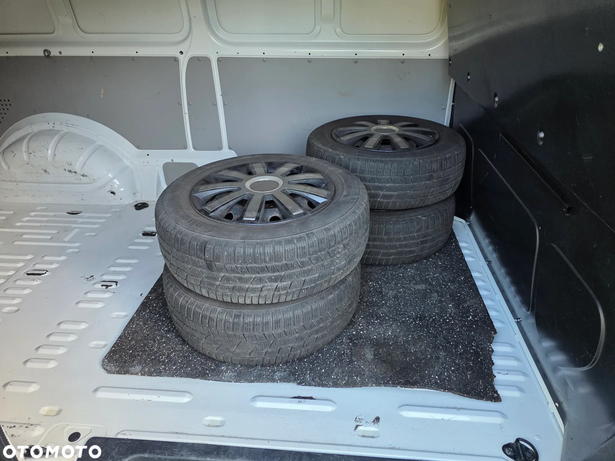 Volkswagen Transporter Long L2H1 - 9