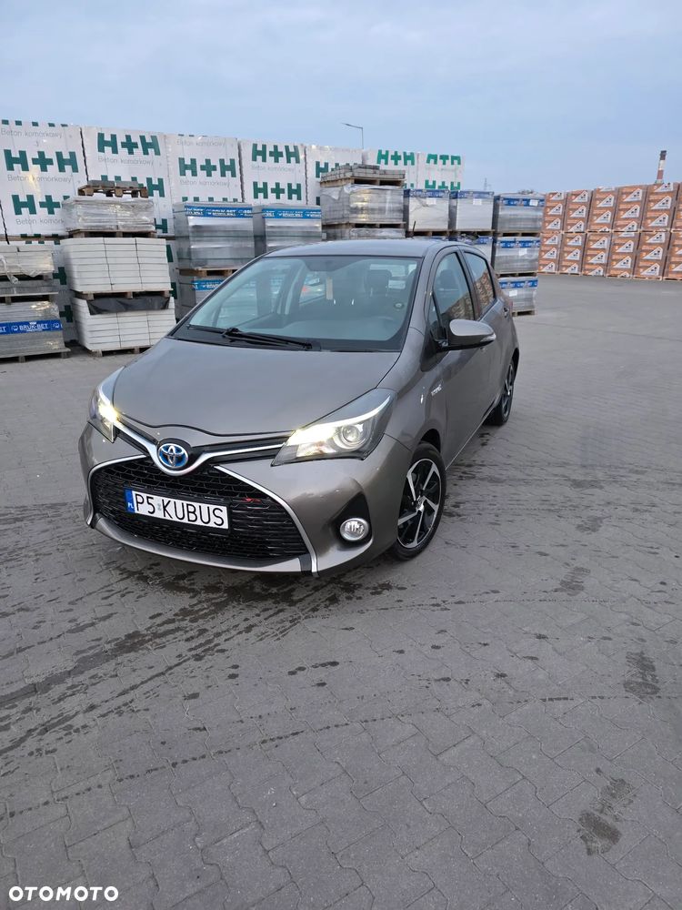 Toyota Yaris Hybrid 100 Selection - 8