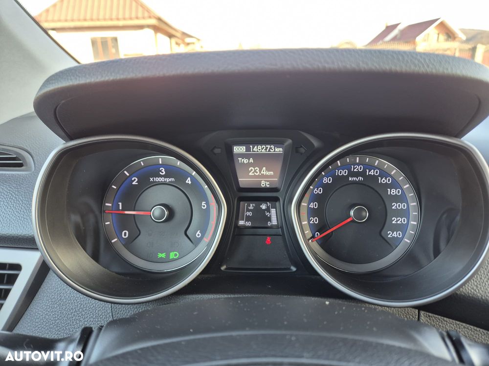 Hyundai i30 blue 1.6 CRDi Trend - 8