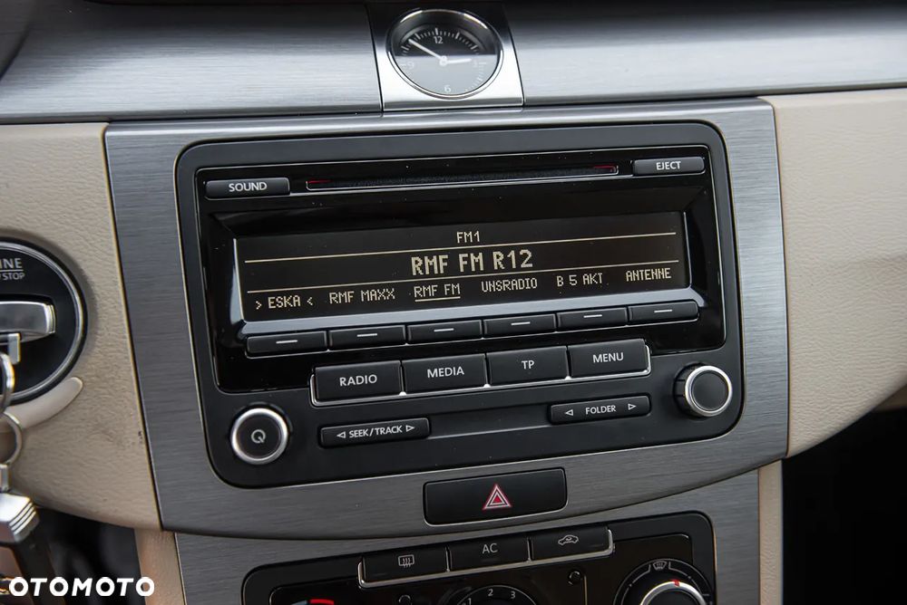 Volkswagen Passat - 21