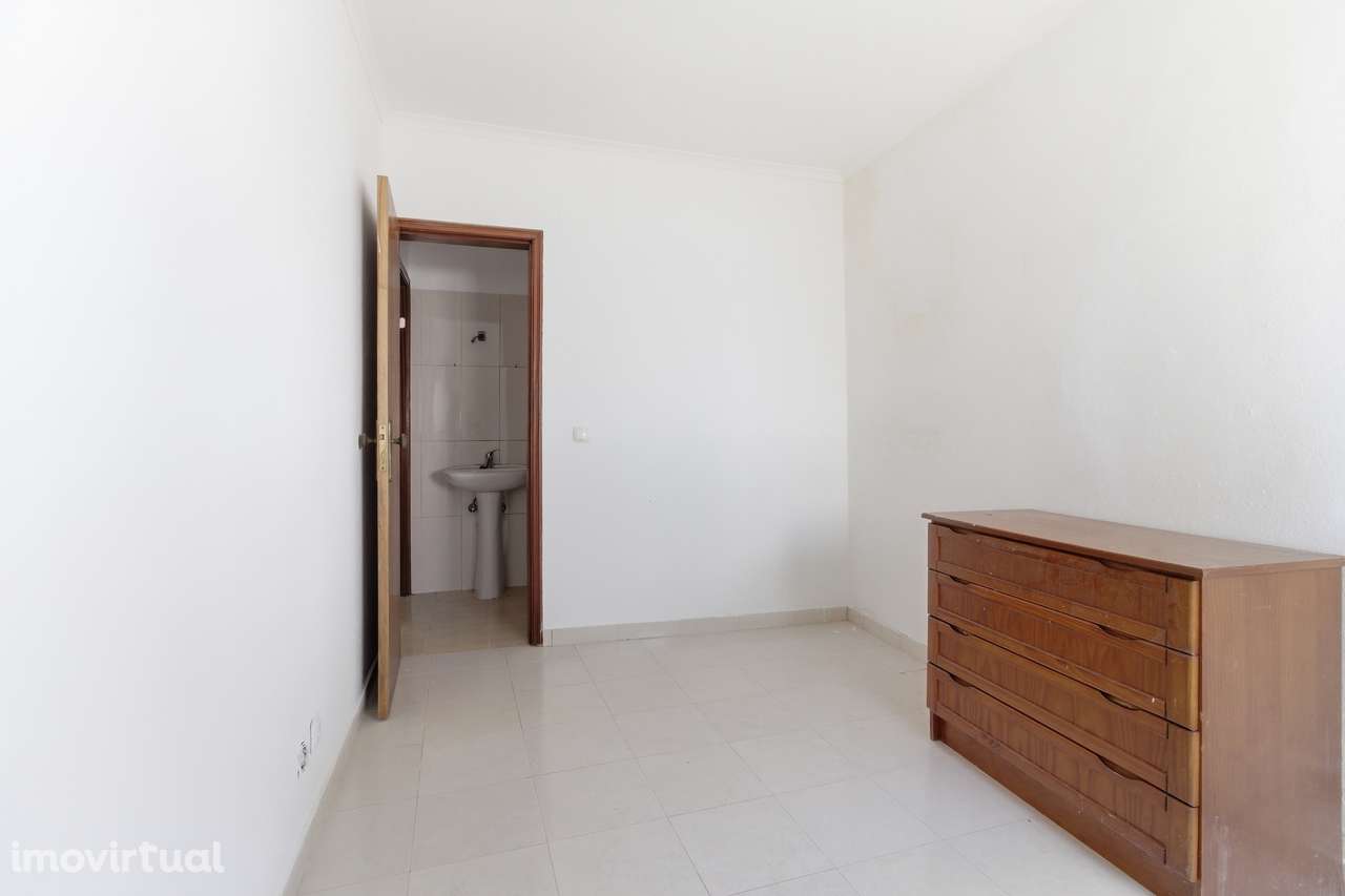 MORADIA T2 C/ LOGRADOURO EM VILA NOVA DA RAINHA - Grande imagem: 4/14