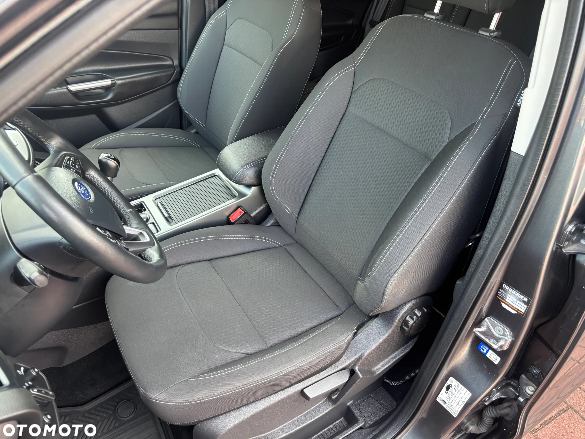 Ford Kuga 1.5 EcoBoost 2x4 Titanium - 12