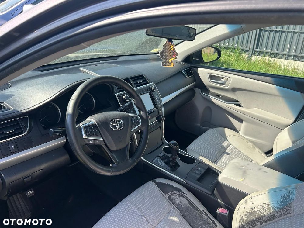Toyota Camry - 10