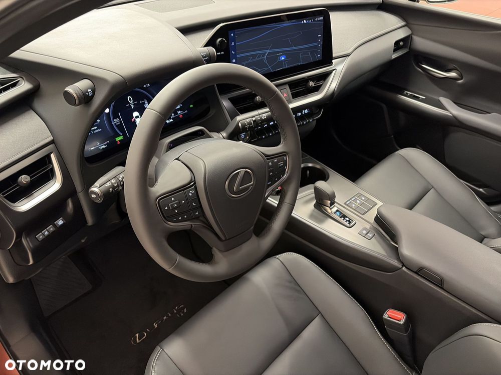 Lexus UX 300h F Sport Design - 10