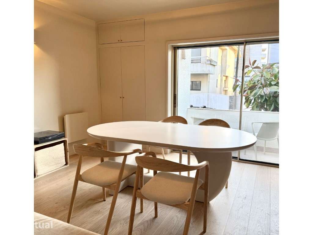 Moradia V4 Duplex de 3 Frentes Totalmente Remodelada junto à Praia ... - Grande imagem: 2/17