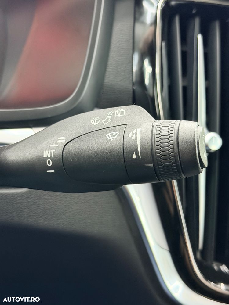 Volvo V60 D3 Momentum Core - 30