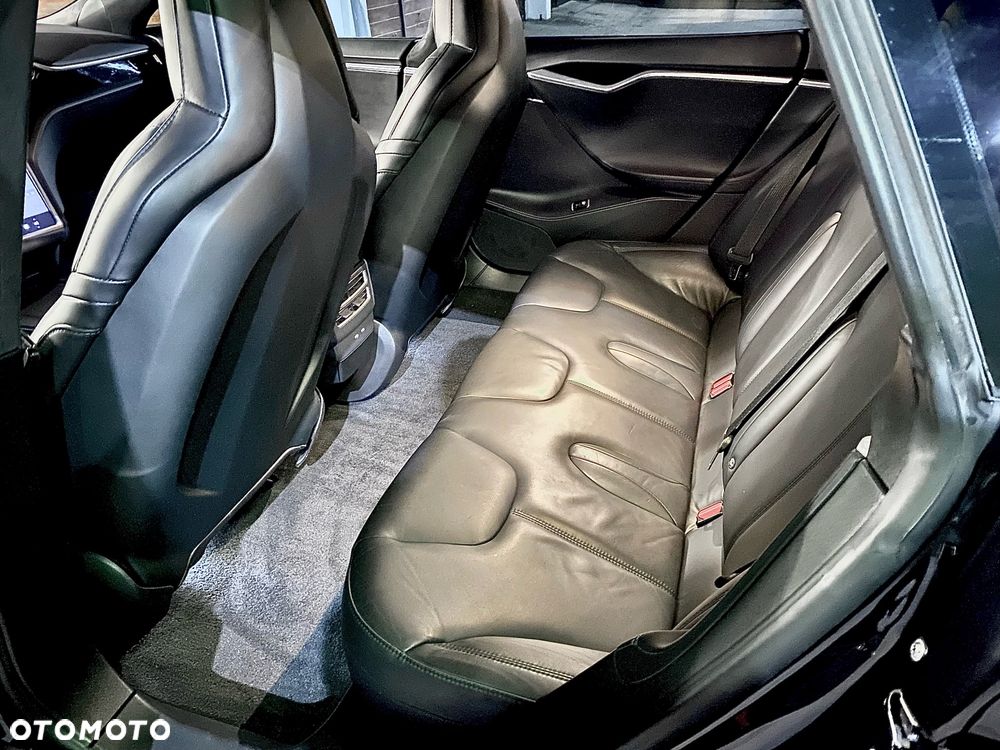 Tesla Model S - 5