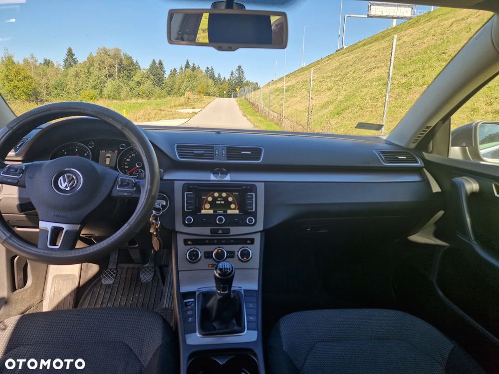 Volkswagen Passat - 4