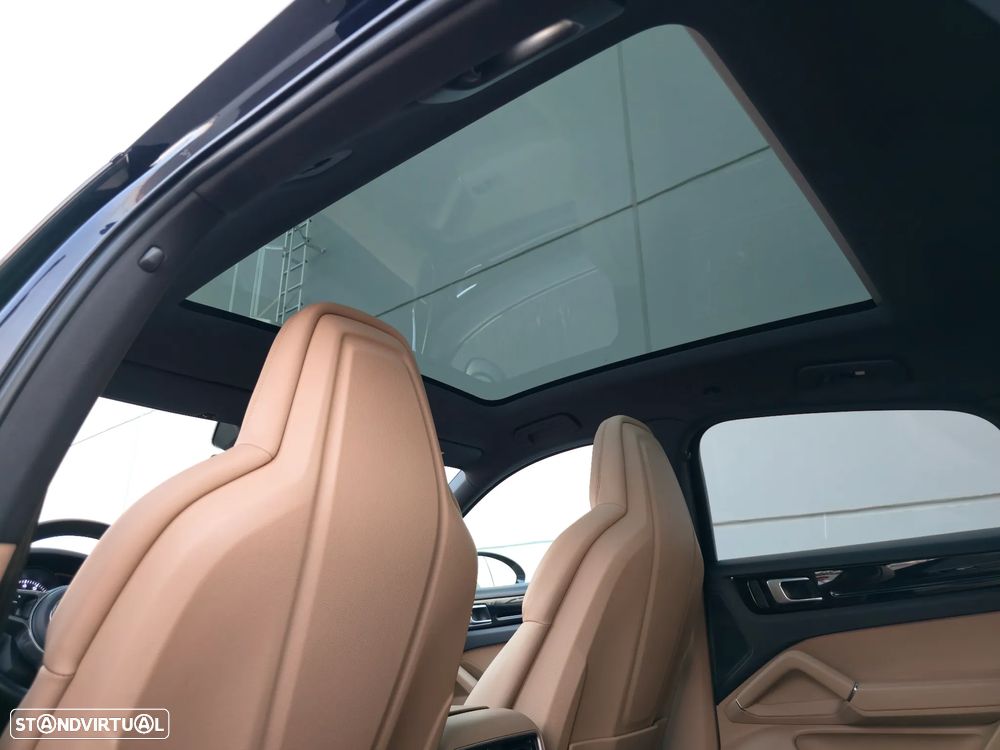 Porsche Cayenne Coupé E-Hybrid - 35