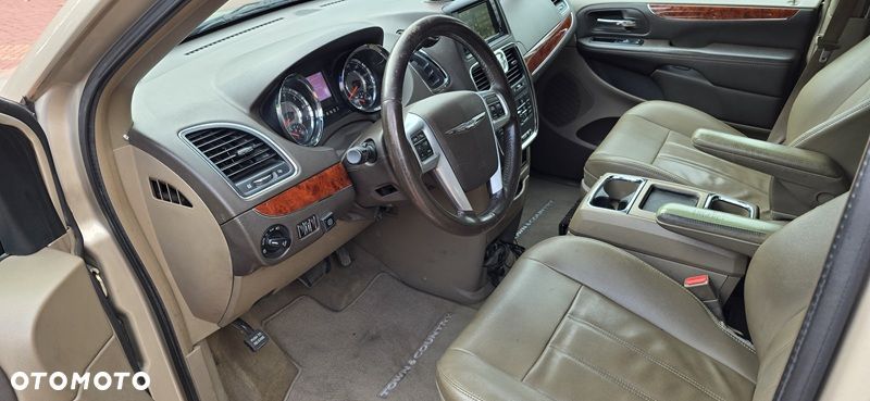 Chrysler Town & Country 3.6 Limited - 7