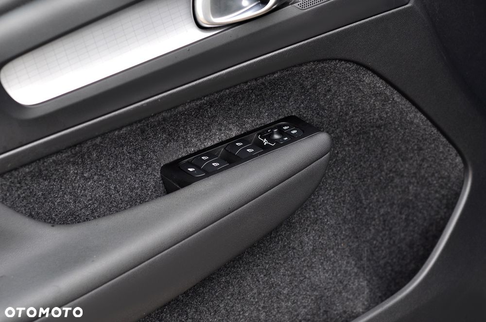 Volvo XC 40 - 24
