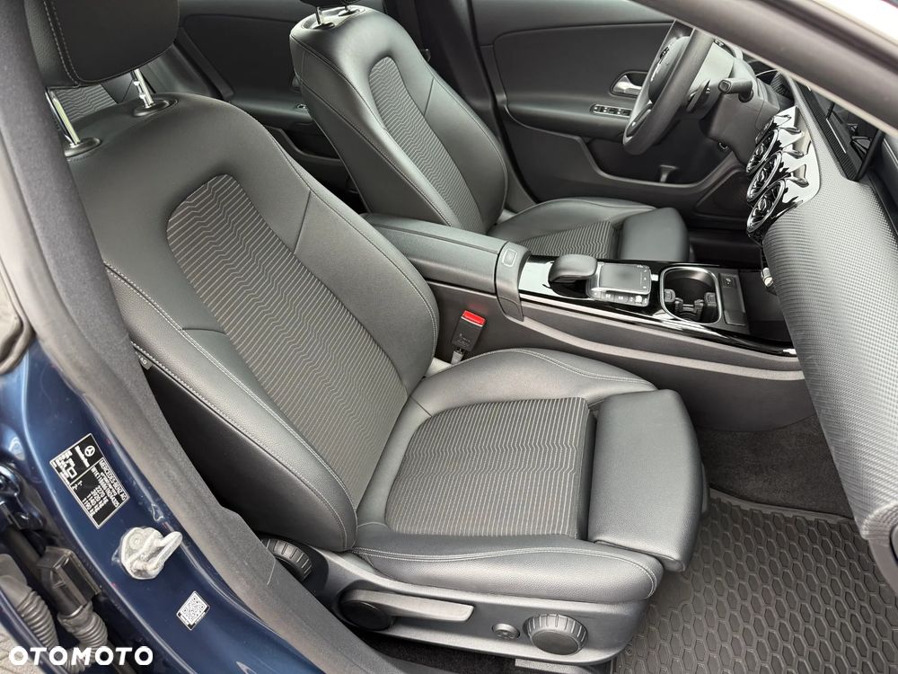 Mercedes-Benz CLA 250 e 8G-DCT Special Edition - 23