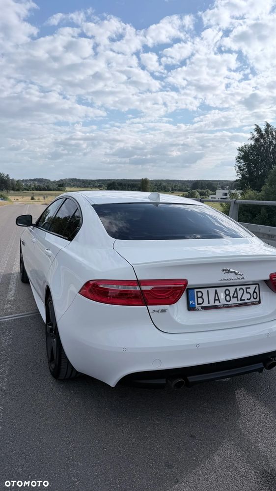 Jaguar XE 2.0 T R-Sport - 10