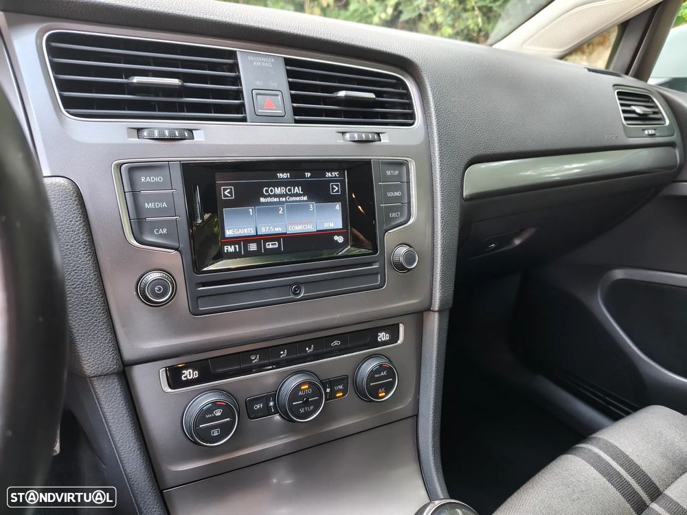 VW Golf 1.6 TDi DPF BlueMotion - 11