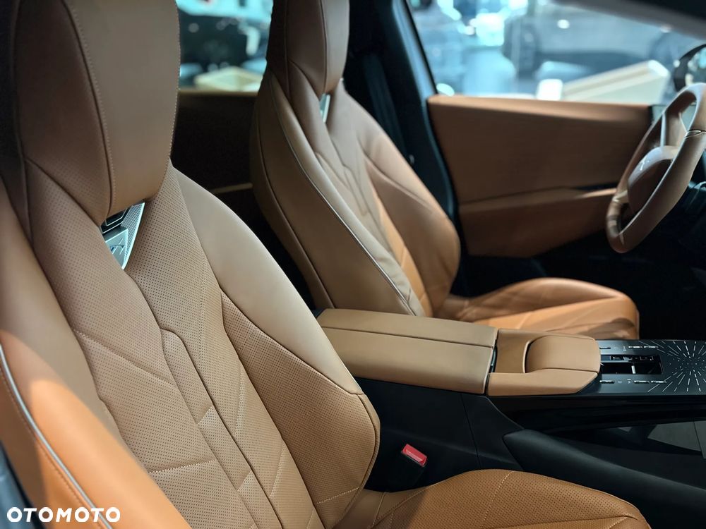 DS Automobiles N°8 - 13