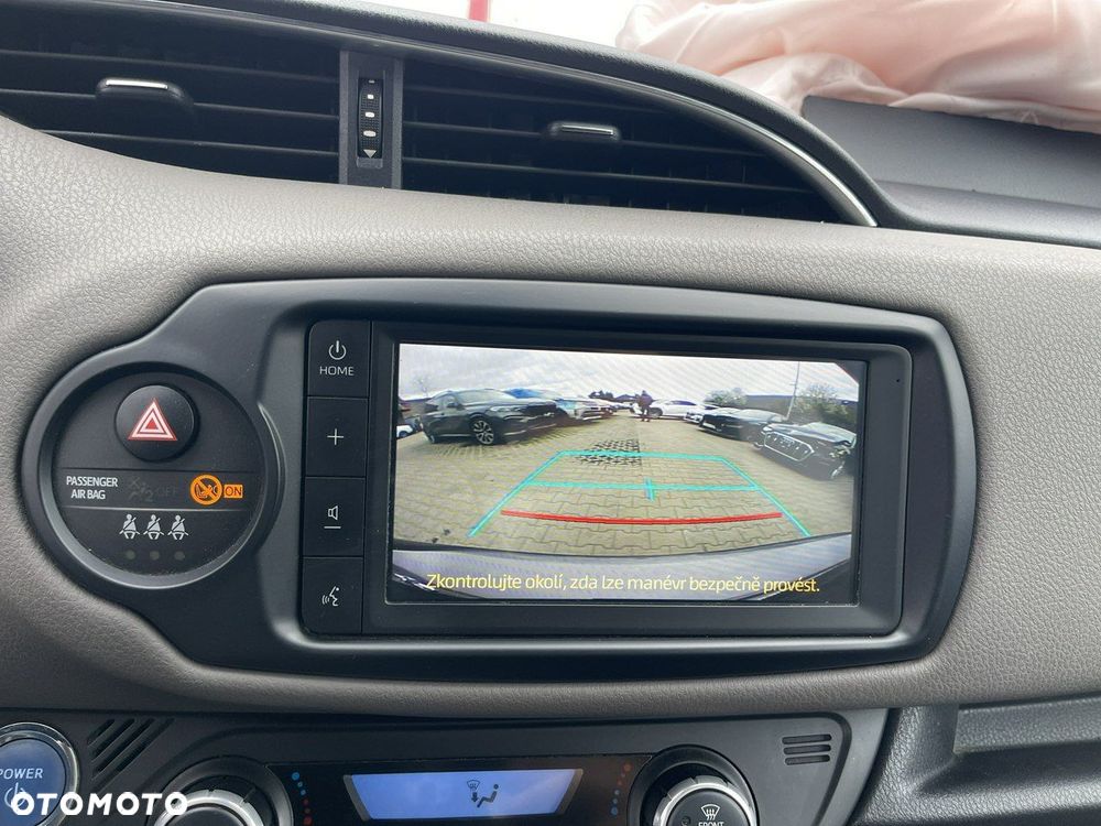 Toyota Yaris Hybrid 100 Selection Passion - 10