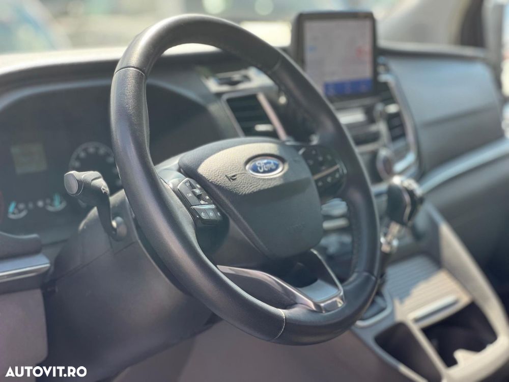 Ford Tourneo Custom - 12