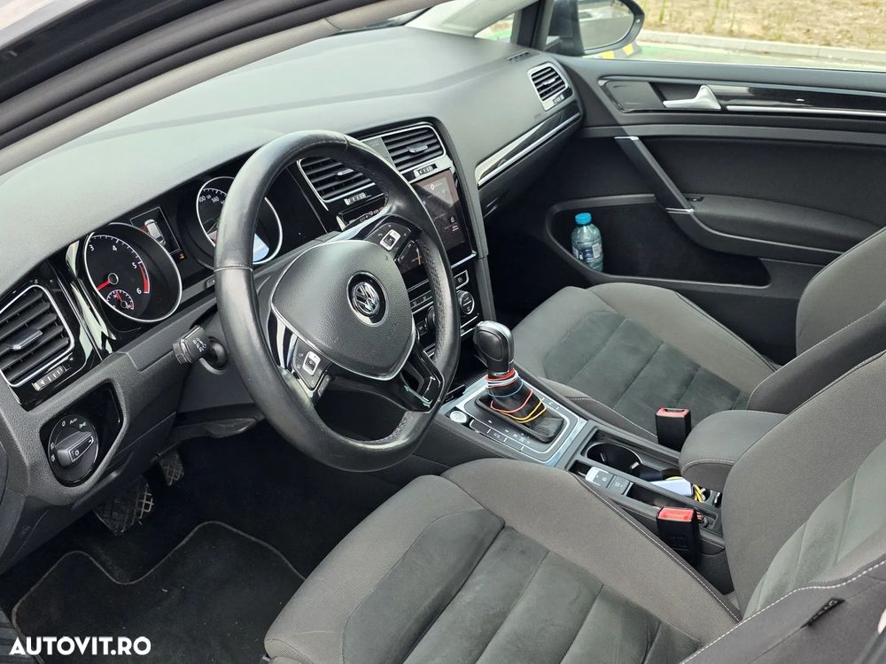 Volkswagen Golf - 11