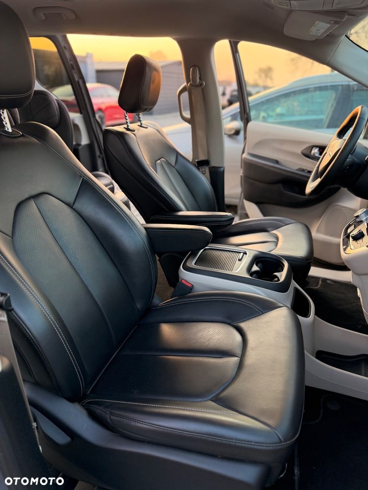 Chrysler Pacifica - 6