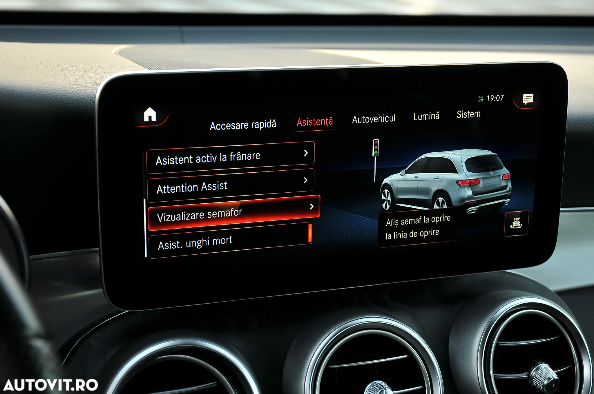 Mercedes-Benz GLC 300 d 4Matic 9G-TRONIC AMG Line Plus - 23