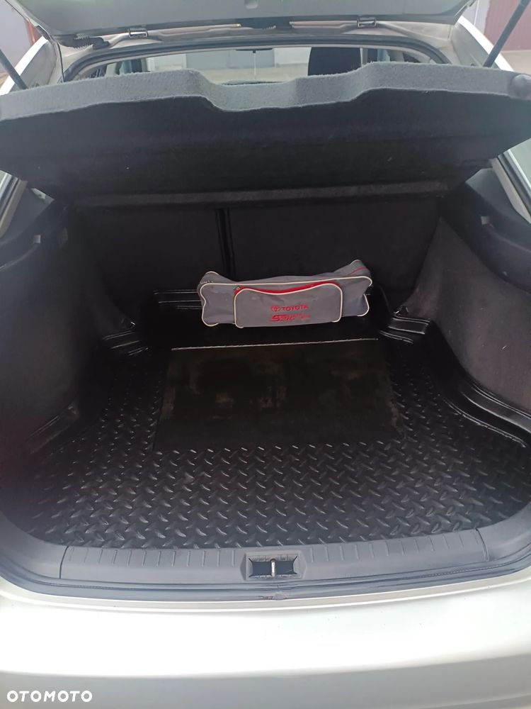 Toyota Avensis 1.8 VVT-i Luna - 20
