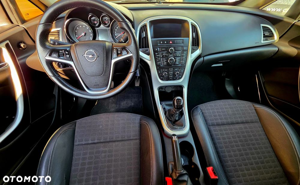Opel Astra GTC 1.4 Turbo Innovation - 14