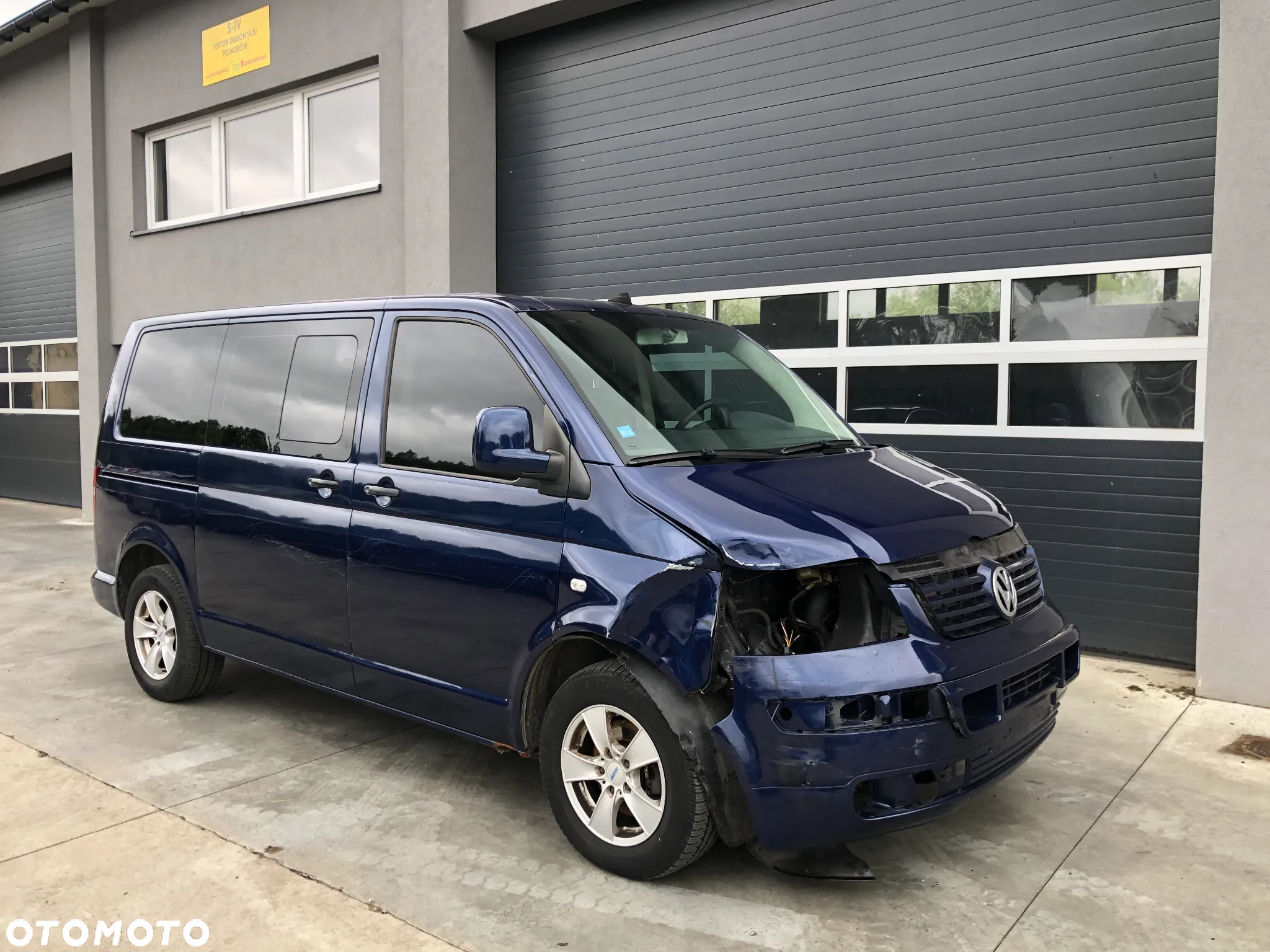 Volkswagen Caravelle - 3