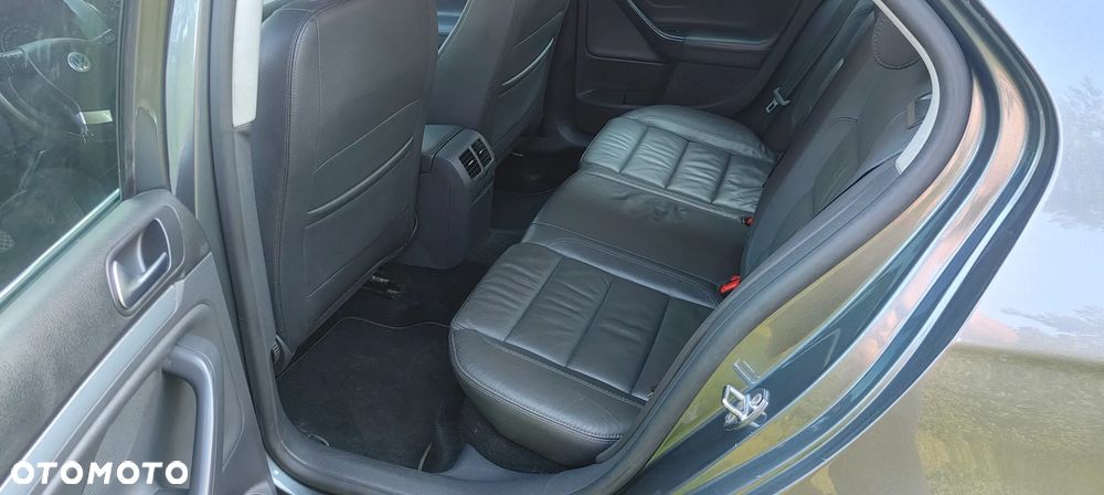 Volkswagen Jetta 2.0 TDI DPF Sportline - 12