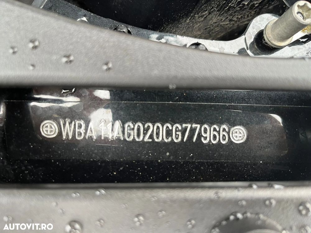 BMW Seria 5 530e Aut. - 32