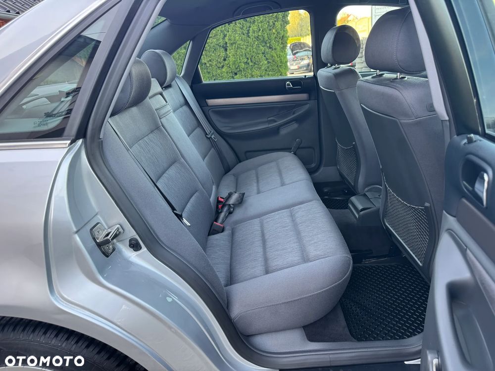 Audi A4 Limousine 1.8 - 28