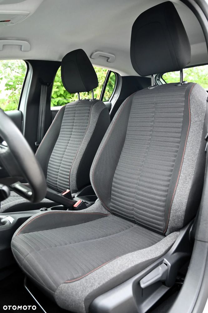 Peugeot 208 - 29