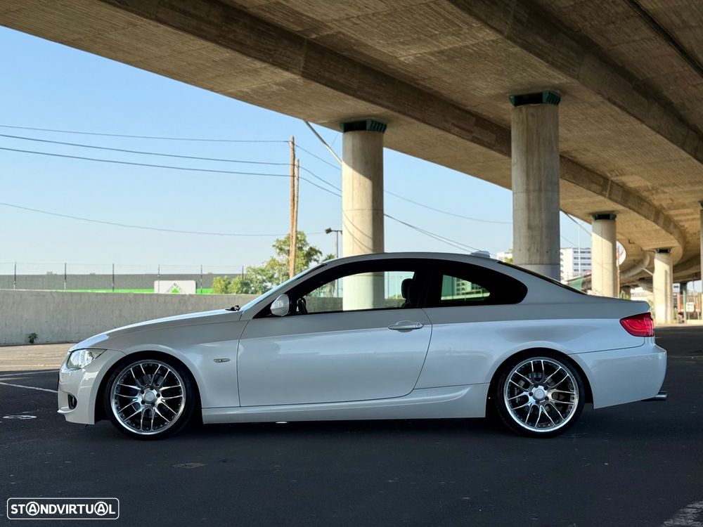 BMW 320 d Coupe Edição M Auto - 4