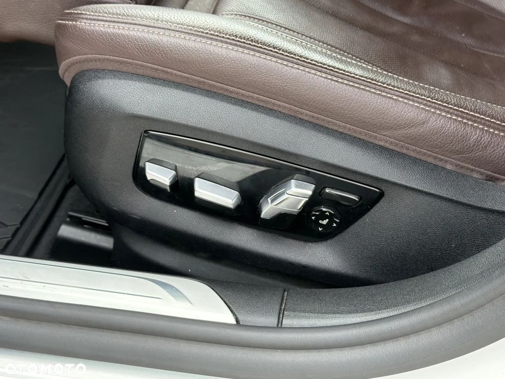 BMW Seria 7 740d xDrive mHEV sport - 32