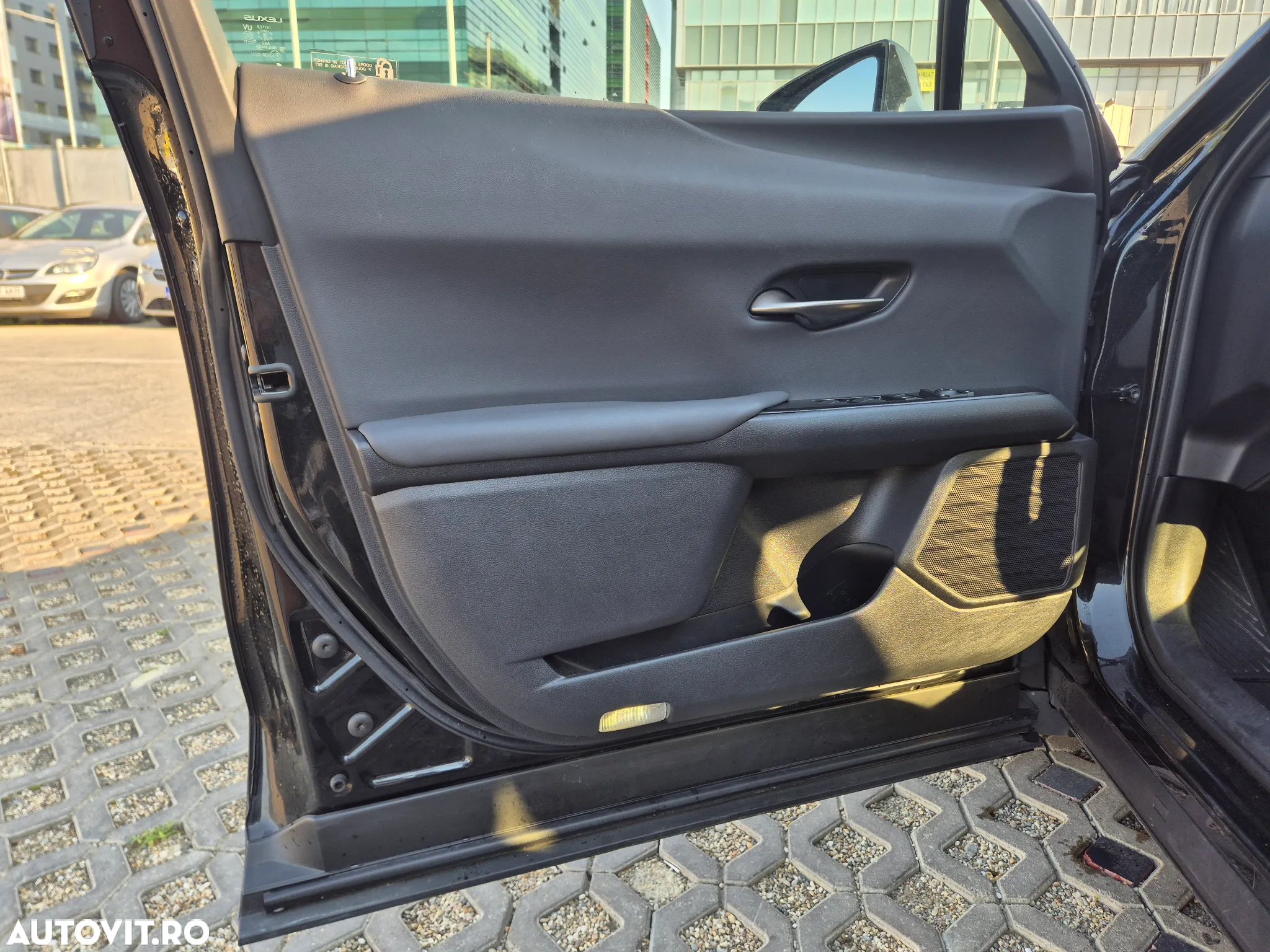 Lexus UX 250h Business Edition - 13