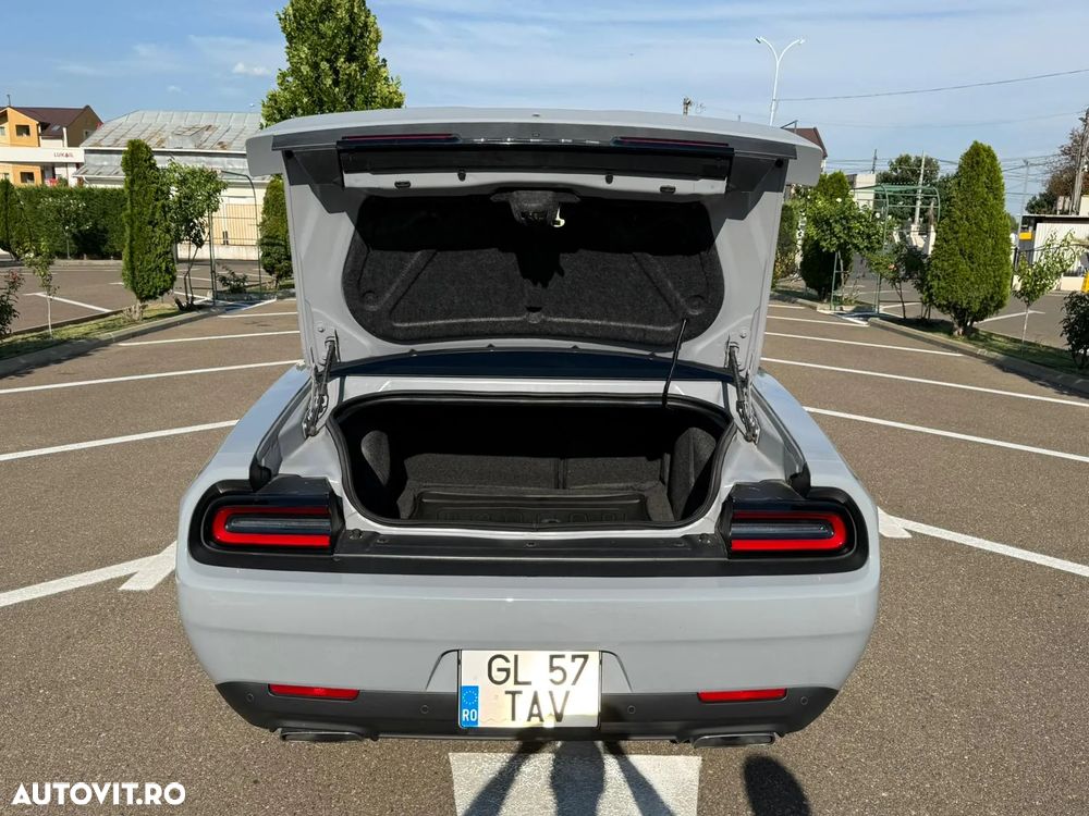 Dodge Challenger - 22