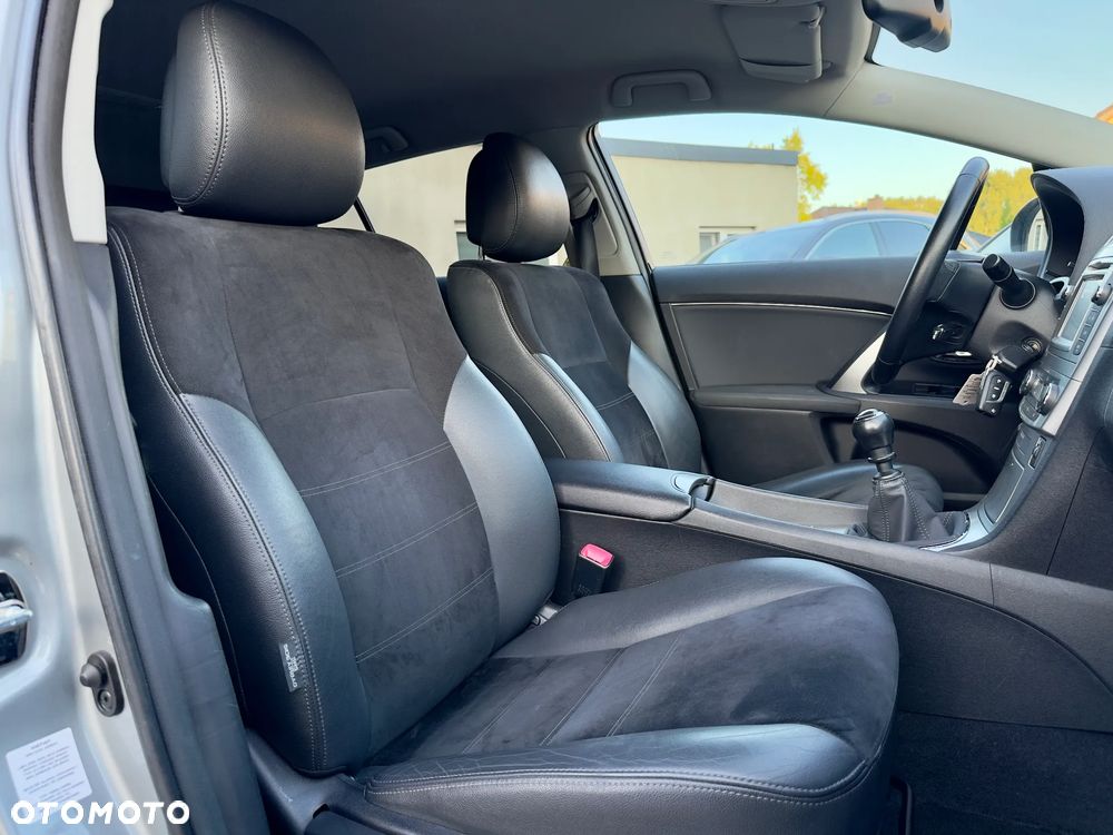Toyota Avensis 2.0 Executive - 24