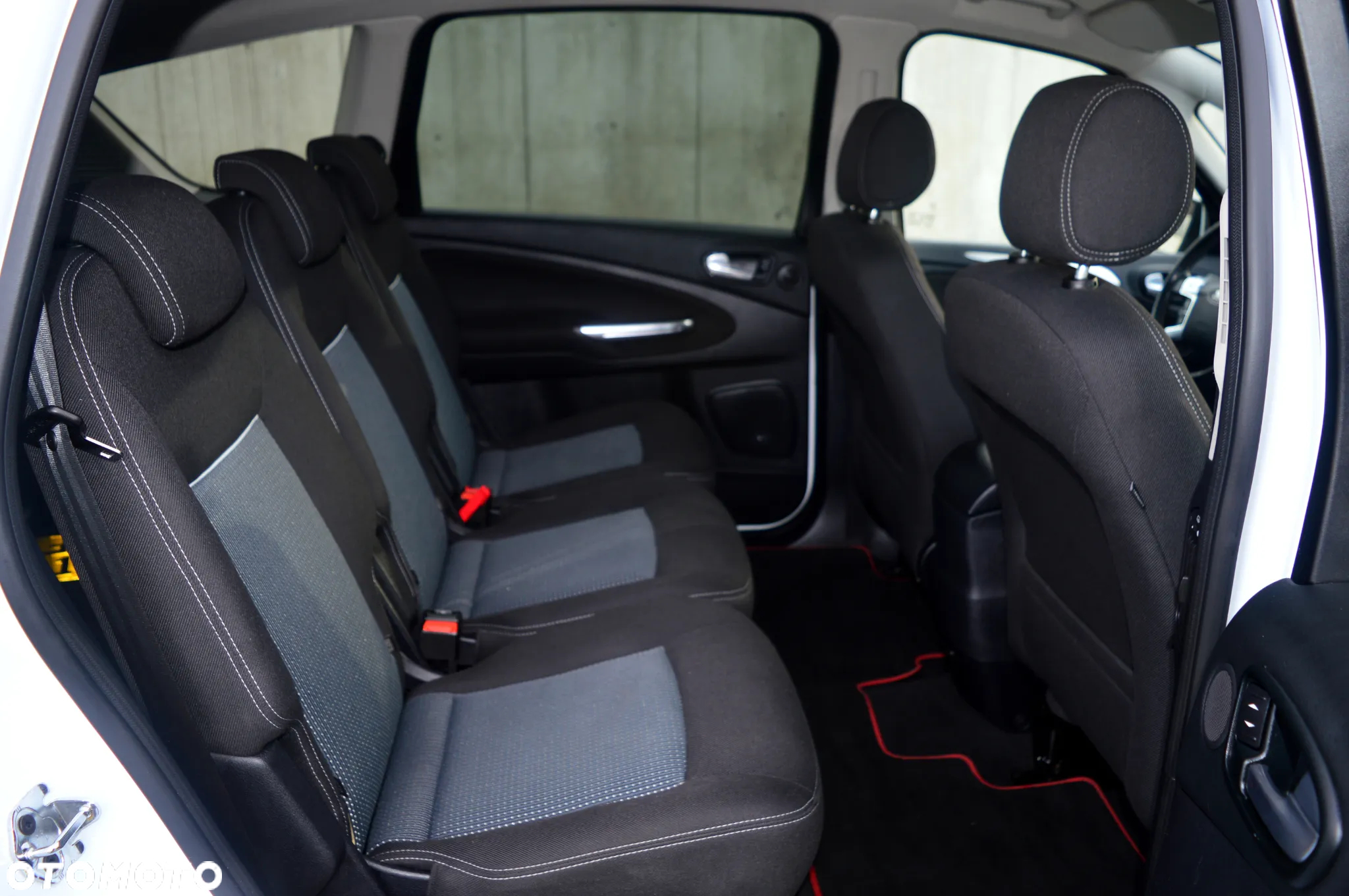 Ford S-Max - 12