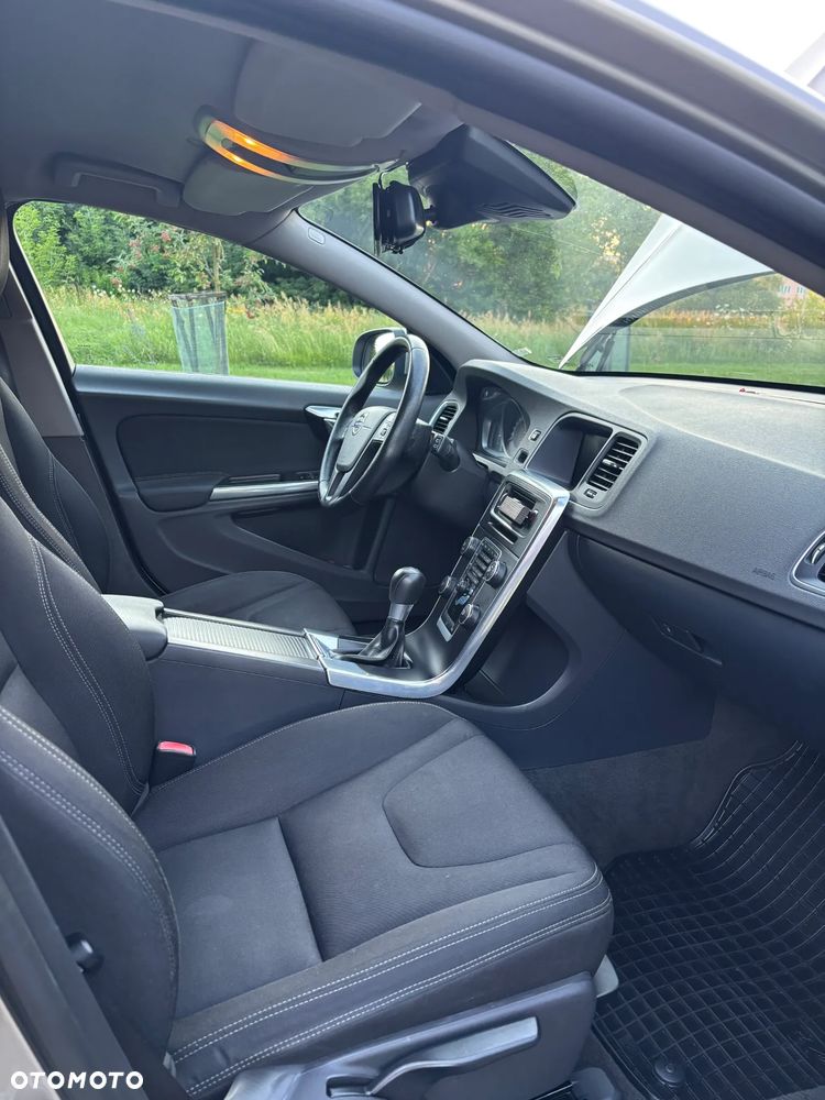 Volvo V60 D2 Momentum - 22