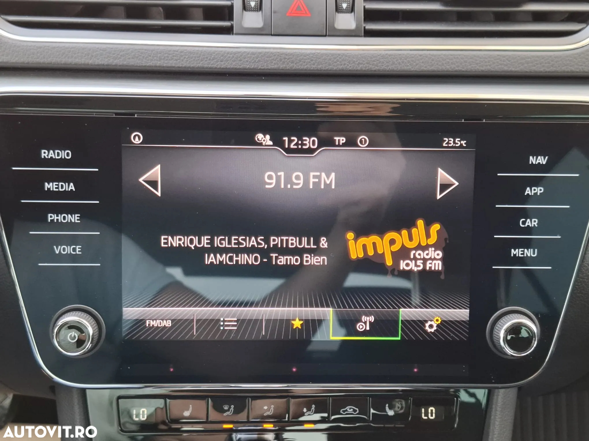 Skoda Superb 2.0 TDI DSG Ambition - 24