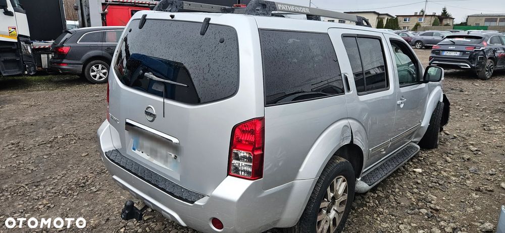 Nissan Pathfinder 3.0 D V6 LE EU5 - 3