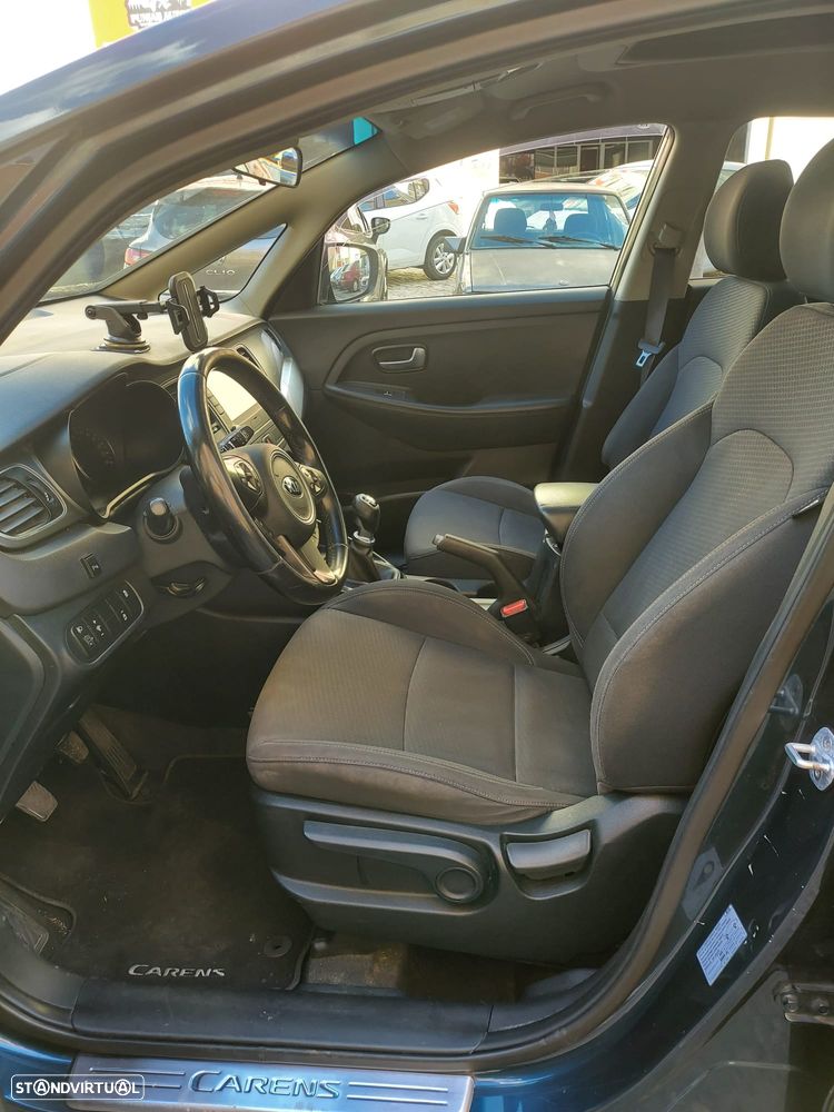 Kia Carens - 11