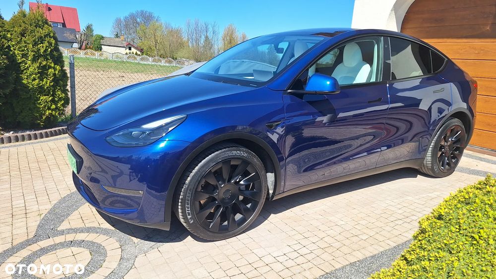 Tesla Model Y - 8