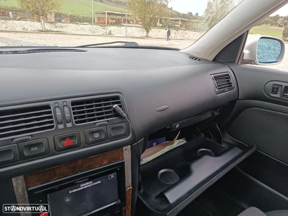 VW Bora 1.9 TDi Highline - 2