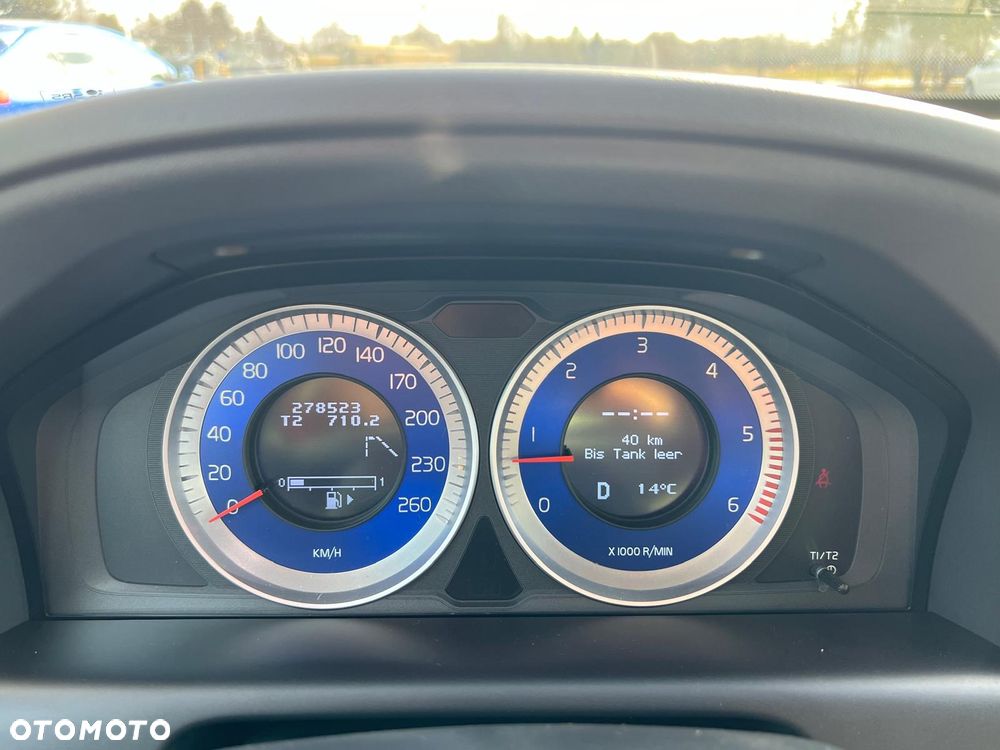 Volvo XC 60 D4 AWD R-Design Kinetic - 19