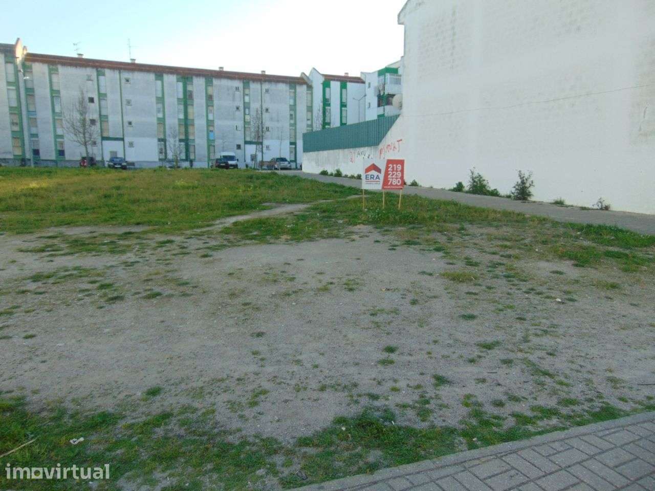 Vende-se TERRENO urbano em Vale da Amoreira - Grande imagem: 2/7