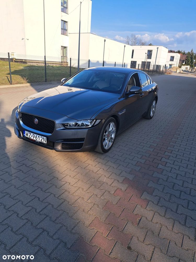 Jaguar XE 2.0 T Prestige - 25