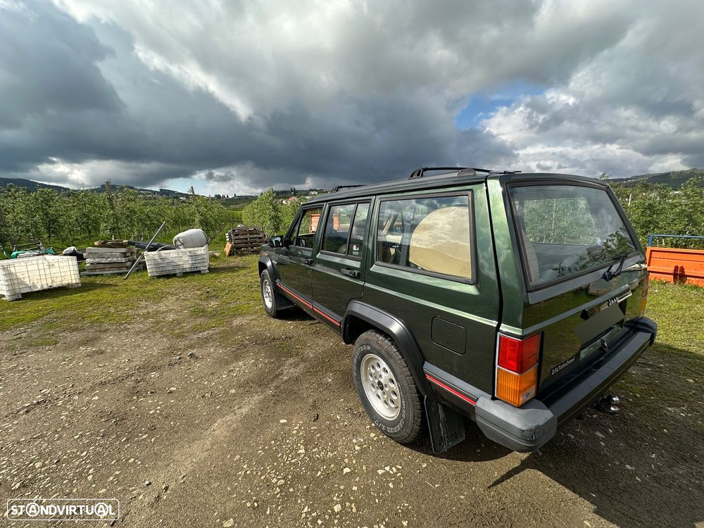 Jeep Cherokee - 11