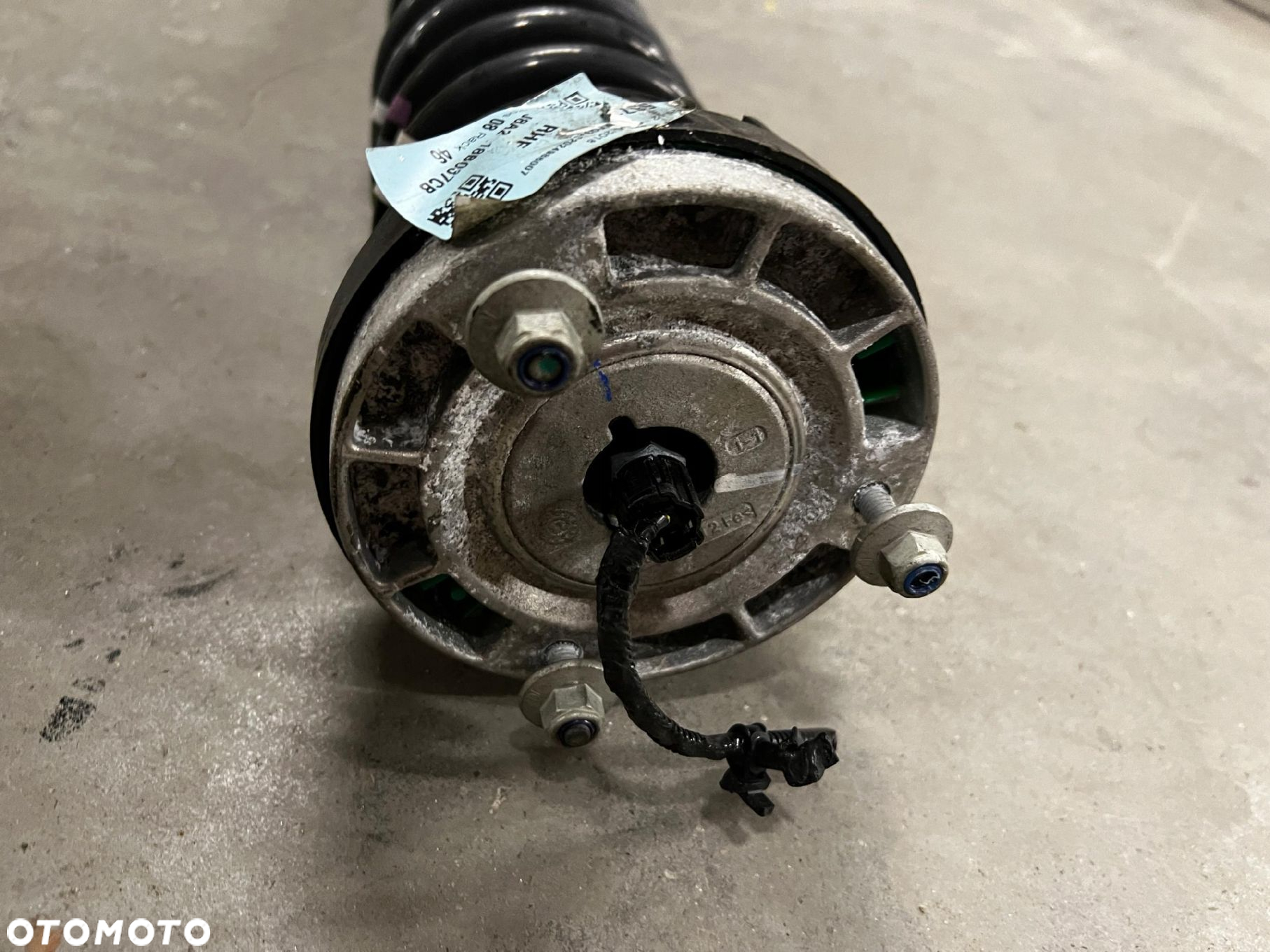 AMORTYZATOR PNEUMATYCZNY PRZÓD PRAWY RANGE ROVER VELAR L560 2.0i BENZYNA - 4