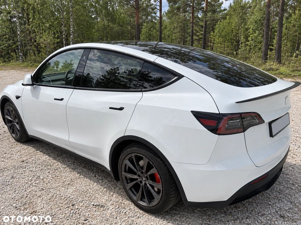 Tesla Model Y Performance AWD - 5