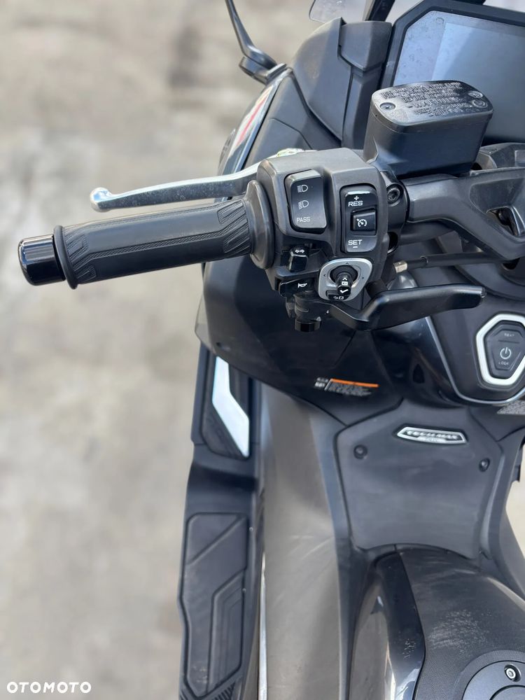 Yamaha Tmax - 10